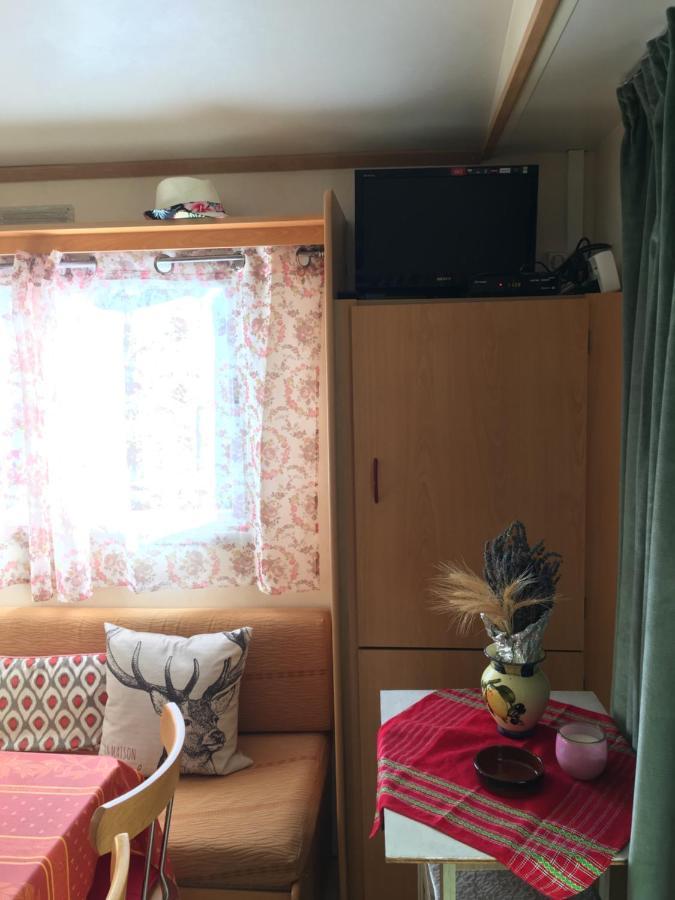 Mobile Home Avec Parking Chorges Exterior photo
